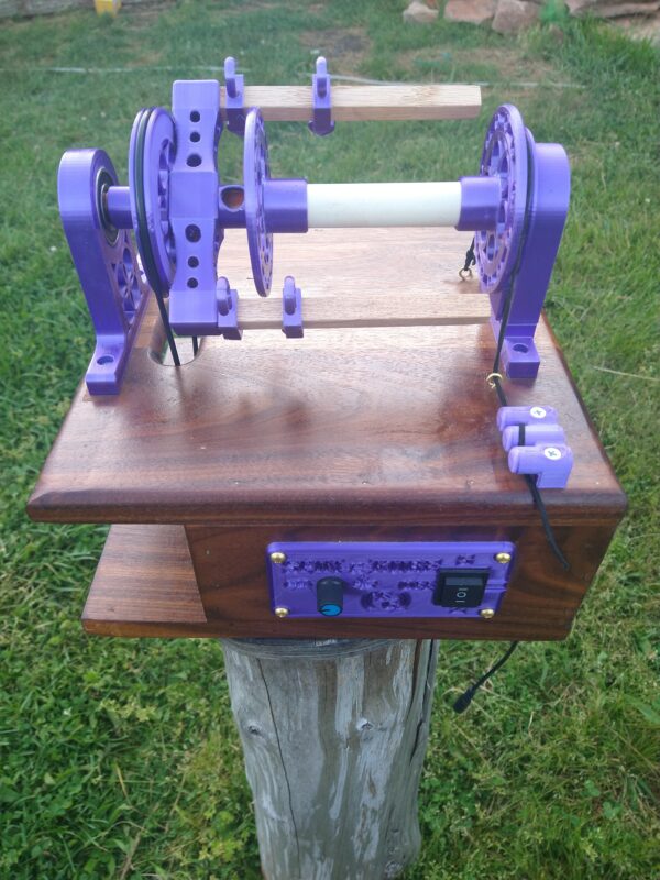 Electric spinning wheel